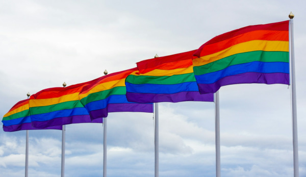 Sposarsi nel mese del Pride: i consigli di Sposae per scegliere il look