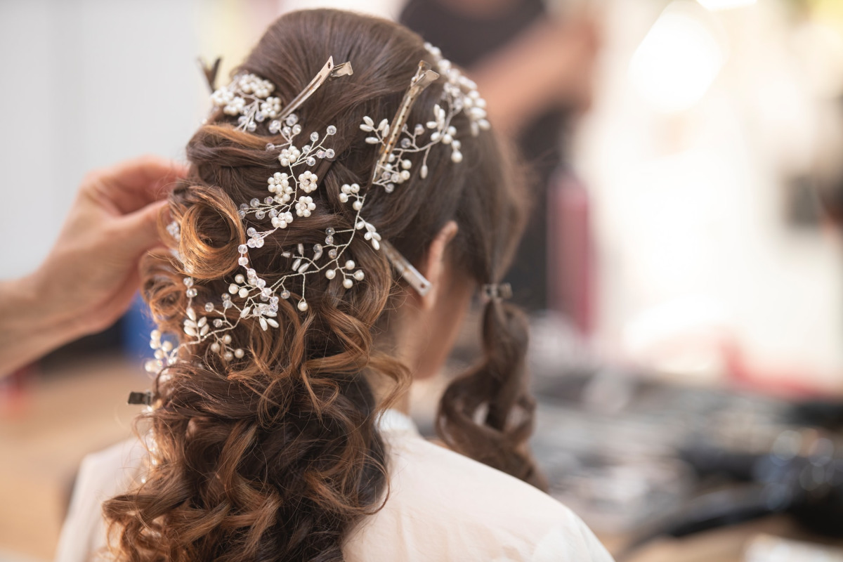 Come scegliere gli accessori per capelli da sposa