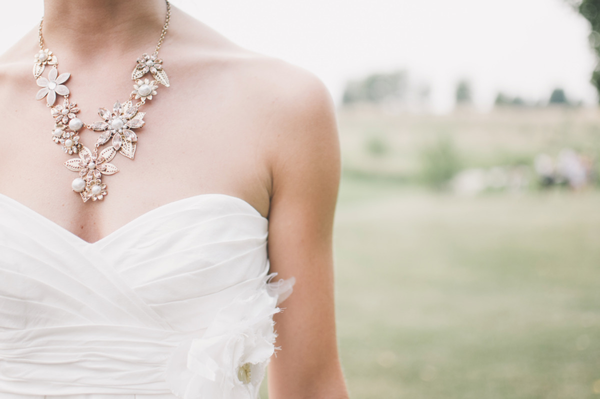 Come scegliere la scollatura dell'abito da sposa
